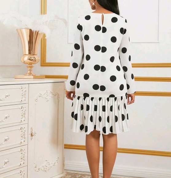 Women's Polka Dot White Pleated Hem Elegant Short Dress - Picture 2 of 4